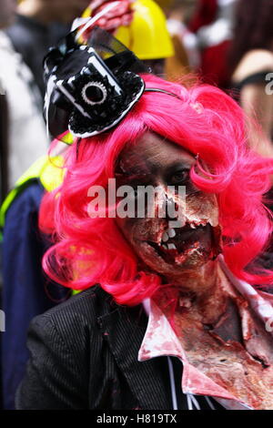 Ein schwer entstellter Zombie in Montreal Zombie walk Stockfoto