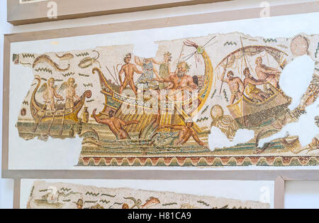 Das Mosaik-Kriegsschiff mit Dionysos und Thyrrhenian Piraten Segeln im Meer, Nationalmuseum von Bardo, Tunis Stockfoto