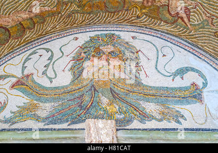 Das Mosaik mit dem Leiter der Oceanus, der alte Gott der alle Wasser Quelle, Nationalmuseum von Bardo, Tunis Stockfoto