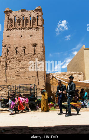 Marokko, ein Ksar Tinejdad, Todra-Tal, Ksar El Khorbat ist ein Dorf, umgeben von Wänden, Böden, mit einem oder mehr monumentalen aus Stockfoto