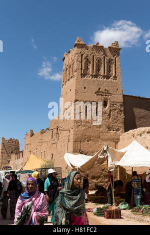 Marokko, ein Ksar Tinejdad, Todra-Tal, Ksar El Khorbat ist ein Dorf, umgeben von Wänden, Böden, mit einem oder mehr monumentalen aus Stockfoto