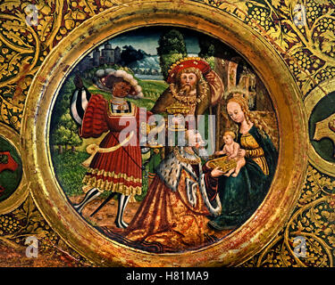 Teller mit Anbetung der drei Könige (die Könige), 1528 Lüneburg, Ölgemälde und Vergoldung auf Holz. Die Könige aus dem Orient bieten in der deutschen Renaissance-Tracht kostbare Gefäße an, am Rand das Wappen der Lüneburger Familien Stoterooge, Stokete, Elver und Gloden. Deutsch, Deutschland, Stockfoto