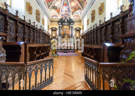 Die Kirche des Hospizes am grossen St. Bernhard passieren die Grenze zwischen der Schweiz und Italien Stockfoto