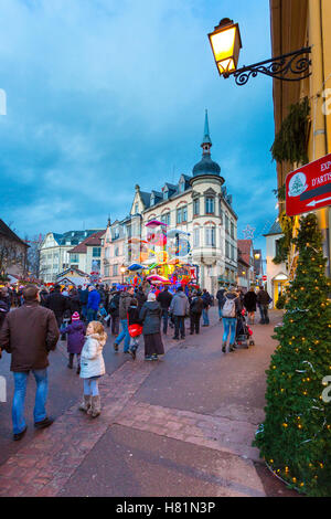 Das Zentrum von Colmar in der Nacht mit Weihnachten Lichter, Wein-Route, Elsass, Hout Rinh, Frankreich Stockfoto