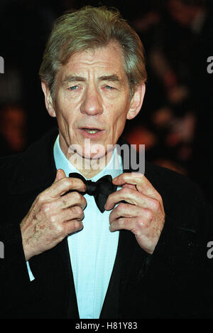 SIR IAN MCKELLEN BAFTA FILM AWARDS BAFTA FILM AWARDS LONDON ENGLAND 24. Februar 2002 Stockfoto