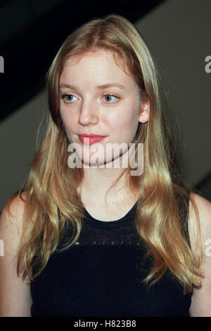 SARAH POLLEY "Die Angabe" LA PREMIER BEVERLY HILLS LA USA 7. Dezember 2000 Stockfoto