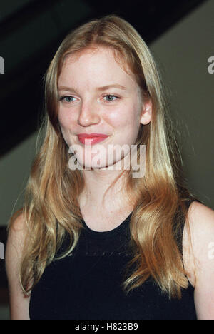 SARAH POLLEY "Die Angabe" LA PREMIER BEVERLY HILLS LA USA 7. Dezember 2000 Stockfoto