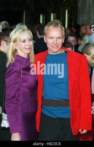 STING & TRUDIE STYLER "Der Kaiser NEW GROOVE" PREM HOLLYWOOD LA USA 10. Dezember 2000 Stockfoto