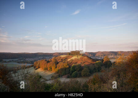 Downham Hill von Uley Bury an einem kalten frostigen Herbst Morgen bei Sonnenaufgang. Cotswolds, Gloucestershire, England. Stockfoto