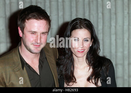 DAVID ARQUETTE & COURTENEY COX schreien, dass 3 LOS ANGELES USA PREMIERE 3. Februar 2000 Stockfoto