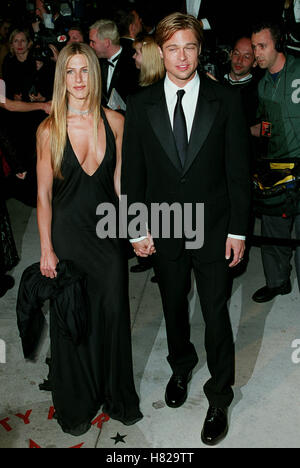 JENNIFER ANISTON & BRAD PITT 2000 VANITY FAIR OSCAR PARTY LOS ANGELES USA 26. März 2000 Stockfoto