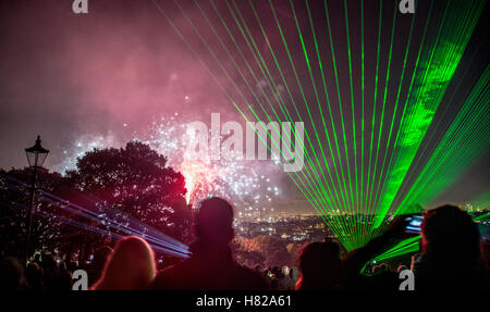 Alexander Palace auf Kerl Fawkes Nacht London UK Stockfoto