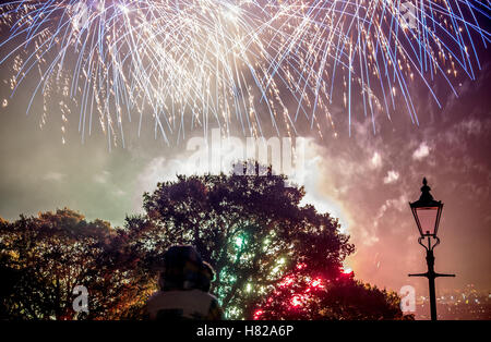 Alexander Palace auf Kerl Fawkes Nacht London UK Stockfoto