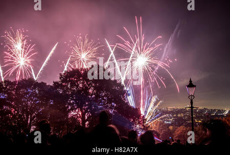 Alexander Palace auf Kerl Fawkes Nacht London UK Stockfoto