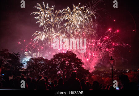 Alexander Palace auf Kerl Fawkes Nacht London UK Stockfoto