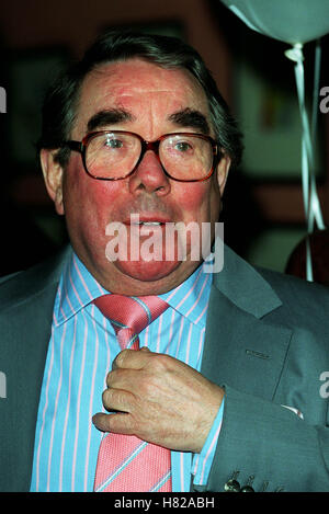 RONNIE CORBETT LONDON ENGLAND 26. März 2000 Stockfoto