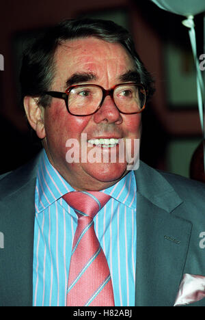 RONNIE CORBETT LONDON ENGLAND 26. März 2000 Stockfoto