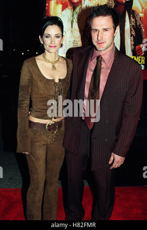 COURTENEY COX & DAVID ARQUETTE "3000 MILES TO GRACELAND" PREM HOLLYWOOD LA USA 20. Februar 2001 Stockfoto