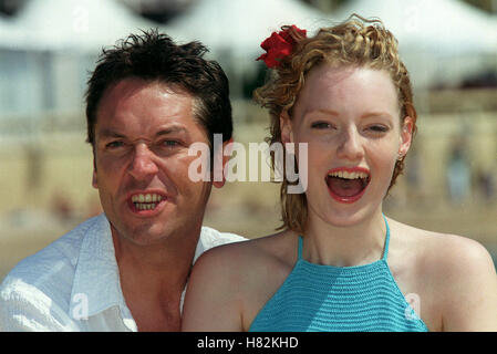 BRIAN CONLEY & KELLY HARRISON CANNES FILM FESTIVAL CANNES Frankreich Europa 13. Mai 2001 Stockfoto