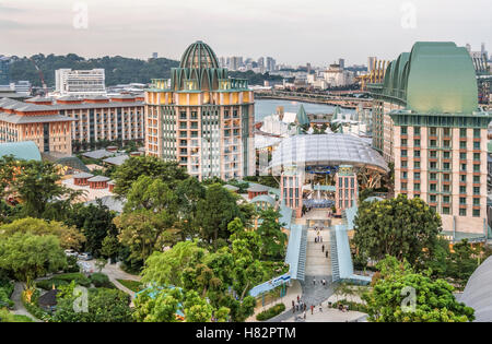 Blick von der Merlion Statue über das Sentosa Island Resort, Singapur Stockfoto