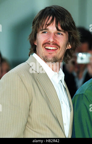 ETHAN HAWKE "WAKING LIFE" FILM PREMIERE Venedig FILM FESTIVAL 2001 Italien 01 September 2001 Stockfoto