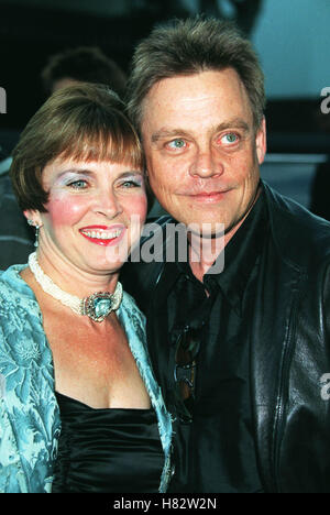 MARK HAMILL & MARI LOU 'BOB' JAY & SILENT FILM PREM HOLLYWOOD LOS ANGELES USA 15. August 2001 Stockfoto