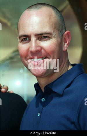 ARNOLD VOSLOO MUMMY RETURNS VIDEO starten SANTA MONICA LA USA 3. Oktober 2001 Stockfoto