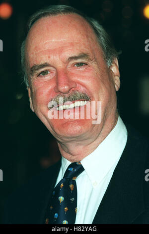 JOHN CLEESE 'HARRY POTTER' LA FILM PREMIER LA USA 14. November 2001 Stockfoto