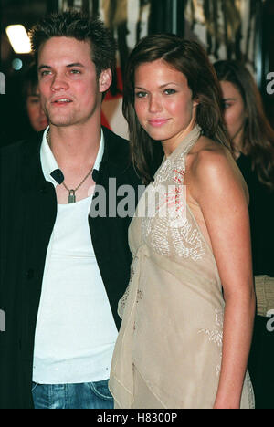 SHANE WEST & MANDY MOORE OCEAN elf WORLD PREMIERE WESTWOOD LOS ANGELES USA 5. Dezember 2001 Stockfoto