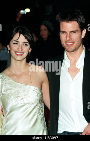 PENELOPE CRUZ & TOM CRUISE "VANILLA SKY" Weltpremiere LOS ANGELES USA 10. Dezember 2001 Stockfoto