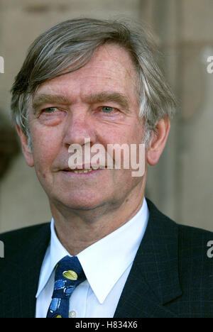 TOM COURTENAY JOHN THAW MEMORIAL SERVICE ST MARTINS IN den Bereich LONDON ENGLAND 4. September 2002 Stockfoto