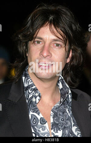 LAURENCE LLEWELYN-BOWEN TV-MOMENT des Jahres 2002 das ROYAL OPERA HOUSE LONDON ENGLAND 8. Dezember 2002 Stockfoto