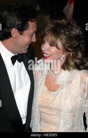 JOAN COLLINS & PERCY GIBSON 2002 VANITY FAIR OSCAR PARTY MORTON'S RESTAURANT BEVERLY HILLS LOS ANGELES USA 24. März 2002 Stockfoto