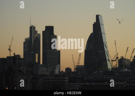 City of London Wolkenkratzer in der Morgendämmerung Stockfoto