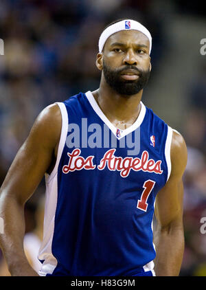 28. Februar 2010; Sacramento, Kalifornien, USA;  Los Angeles Clippers bewachen Baron Davis (1) im dritten Quartal gegen die Sacramento Kings in der ARCO Arena.  Sacramento besiegte Los Angeles 97-92. Stockfoto