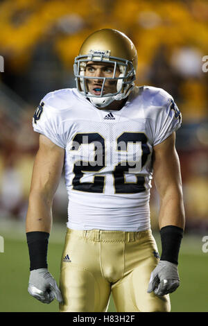 Oktober 2, 2010; Chestnut Hill, MA, USA; Notre Dame Fighting Irish safety Harrison Smith (22) für ein Spiel gegen die Boston College Eagles im vierten Quartal mit dem Alumni Stadium. Notre Dame besiegt Boston College 31-13. Stockfoto