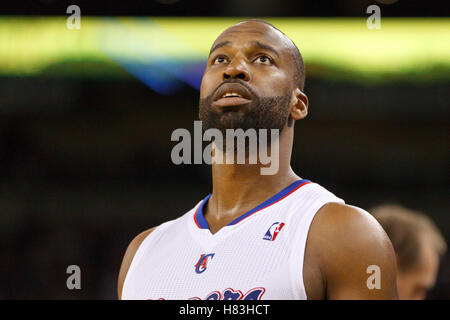 Oktober 2010; Oakland, CA, USA; los Angeles Clippers Point Guard Baron Davis (5) im vierten Quartal gegen die Golden State Warriors in der Oracle Arena. Die Warriors besiegten die Clippers 109–91. Stockfoto