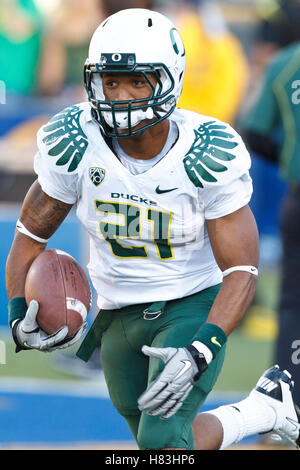 13. November 2010; Berkeley, CA, USA;  Oregon Ducks Runningback LaMichael James (21) erwärmt sich vor dem Spiel gegen die California Golden Bears im Memorial Stadium. Stockfoto