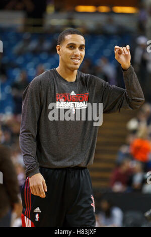 März 2011; Sacramento, CA, USA; Kevin Martin (12) wärmt sich vor dem Spiel gegen die Sacramento Kings im Power Balance Pavilion auf. Houston besiegte Sacramento mit 123:101. Stockfoto