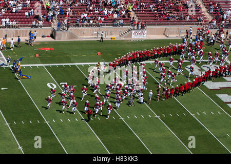 3. September 2011; Stanford, CA, USA;  Luftbild von der Stanford Kardinal betreten des Feldes vor dem Spiel gegen die San Jose State Spartans Stanford Stadium.  Stanford besiegt San Jose State 57-3. Stockfoto