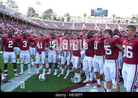 September 3, 2011; Stanford, CA, USA; Mitglieder der Stanford cardinal Fußball Team feiern nach dem Spiel gegen die San Jose State spartans an der Stanford Stadium. Stanford besiegt San Jose Zustand 57-3. Stockfoto