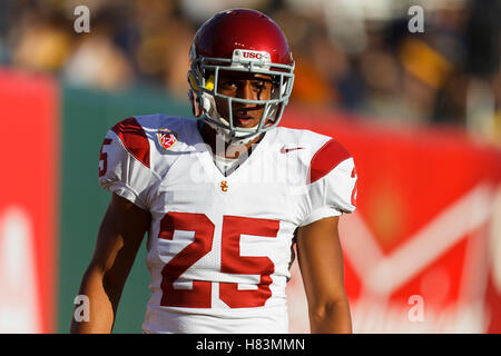 Okt 13, 2011; San Francisco, Ca, USA; Southern California trojans wide receiver nic curry (25) nach dem Aufwärmen vor dem Spiel gegen die Kalifornien goldenen Bären bei AT&T Park. südlichen Kalifornien Kalifornien 30-9 besiegt. Stockfoto