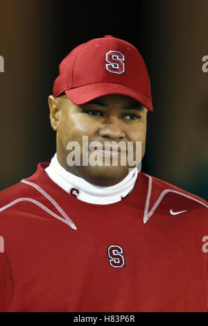 19.November 2011, Stanford, CA, USA; Stanford cardinal Head Coach David Shaw in das Feld vor dem Spiel gegen die Kalifornien goldenen Bären an der Stanford Stadium. Stockfoto