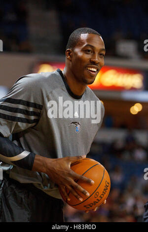 Jan 8, 2012; Sacramento, Ca, USA; Orlando Magic center Dwight Howard (12) nach dem Aufwärmen vor dem Spiel gegen die Sacramento Kings bei Power Balance Pavillon. Orlando Sacramento 104-97 besiegt. Stockfoto