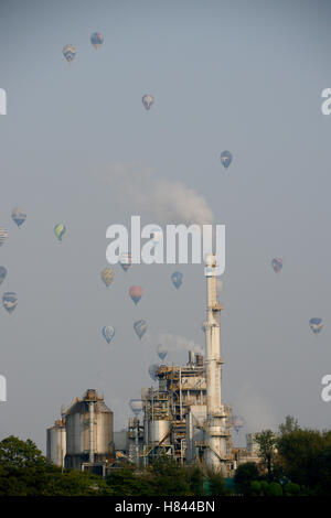 FAI Weltmeisterschaft Heißluftballon, viele Luftballons in den Himmel Stockfoto