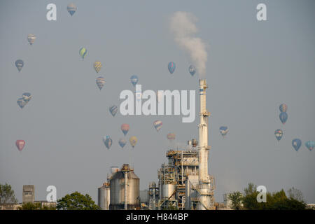 FAI Weltmeisterschaft Heißluftballon, viele Luftballons in den Himmel Stockfoto