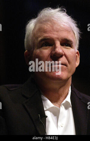 STEVE MARTIN. LA TIMES FESTIVAL Bücher UCLA CAMPUS WESTWOOD LOS Angeles USA 28. April 2002 Stockfoto