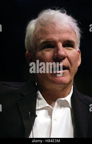 STEVE MARTIN. LA TIMES FESTIVAL Bücher UCLA CAMPUS WESTWOOD LOS Angeles USA 28. April 2002 Stockfoto