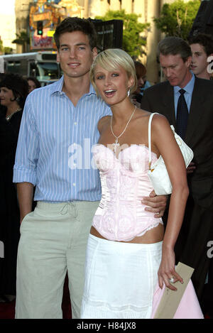 PARIS HILTON & JASON SHAW WINDTALKERS FILM PREMIERE LA CHINESE THEATRE HOLLYWOOD LOS ANGELES USA 11. Juni 2002 Stockfoto