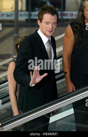 PAUL BETTANY GANGSTER No. 1 FILM PREMIERE HOLLYWOOD LOS ANGELES USA 8. Juli 2002 Stockfoto